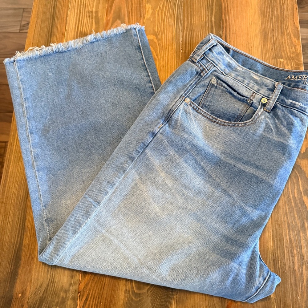 American Eagle Outfitters Light Blue Frayed-Hem Cropped Jeans
